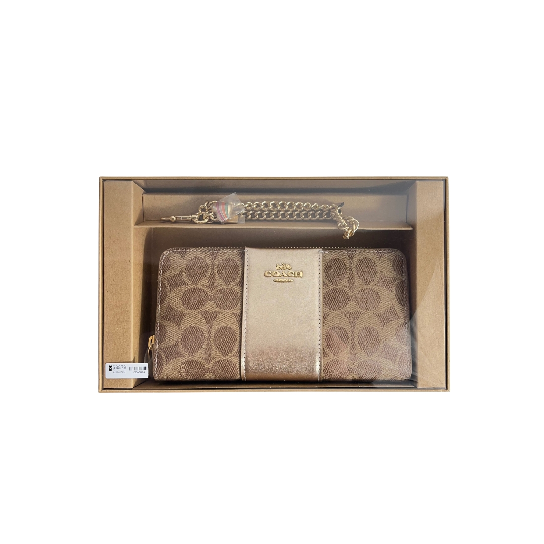 Cartera Coach.